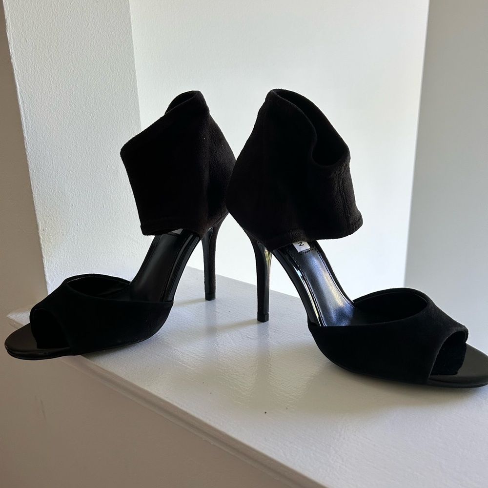 Steve Madden - size 6, Lift Off Heel in Black Suede